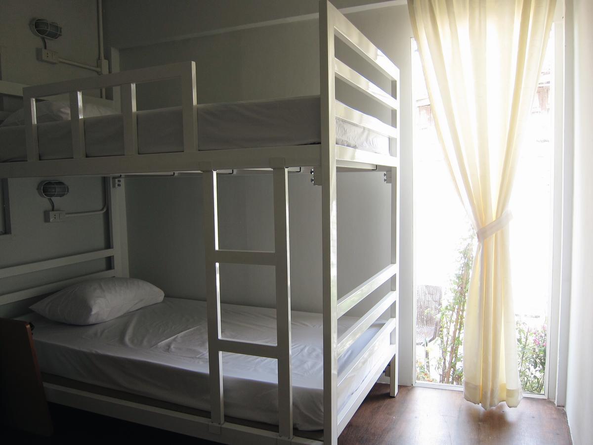 Baan Nai Trok Hostel Bangkok Kültér fotó
