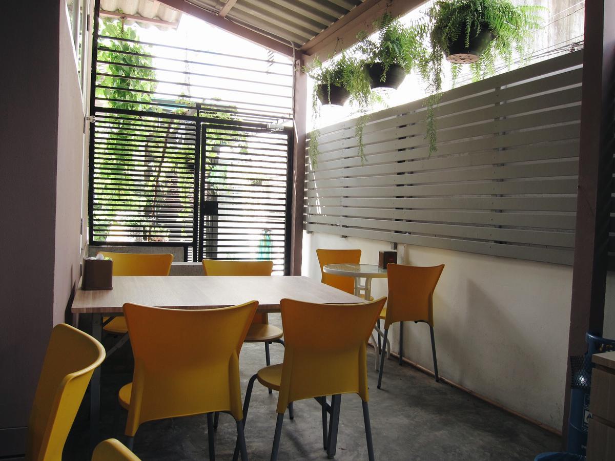 Baan Nai Trok Hostel Bangkok Kültér fotó